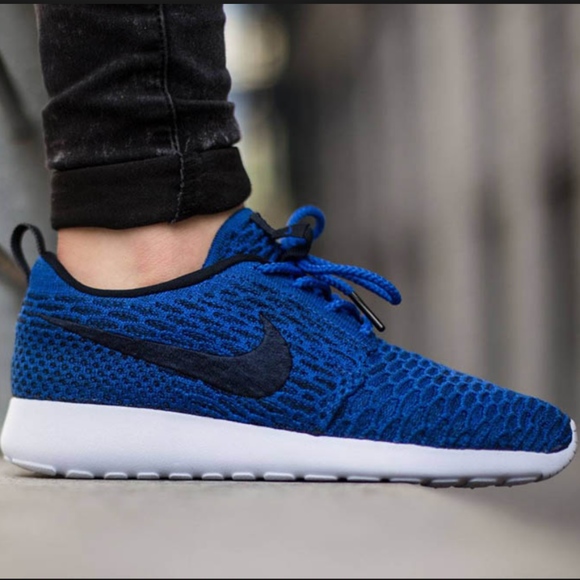 nike roshe flyknit blue